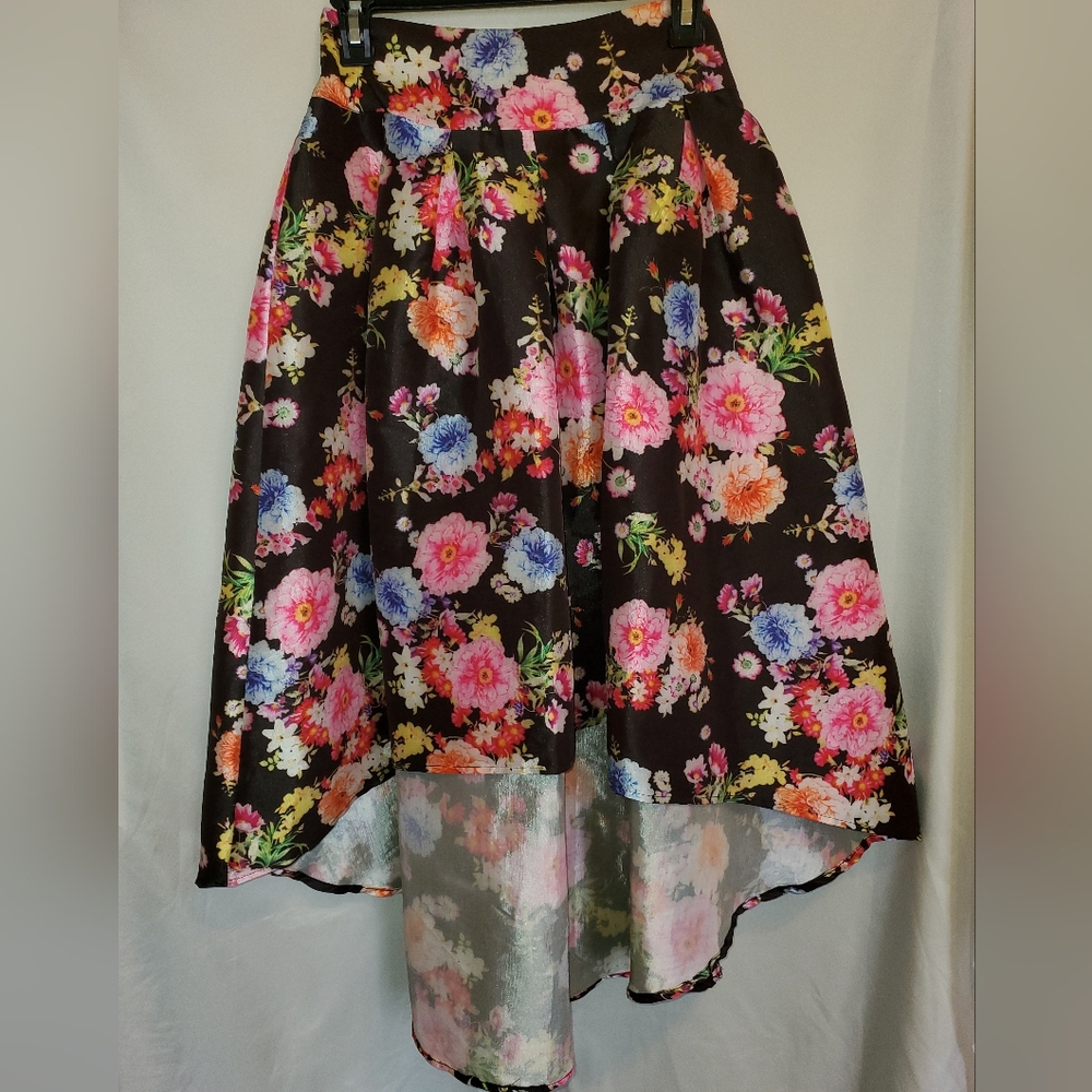 ✨️EUC Touch Me Floral High Low Skirt Sz-M